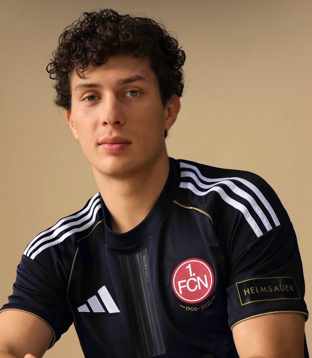 papi_pereda's tweet image. Fabio Gruber🇵🇪 (23 años)

- 1 partido Selección Perú
- 23 partidos Nuremberg (2. Bundesliga)
- 39 partidos Verl (3. Bundesliga)
- 62 partidos Augsburg II (Regionalliga)