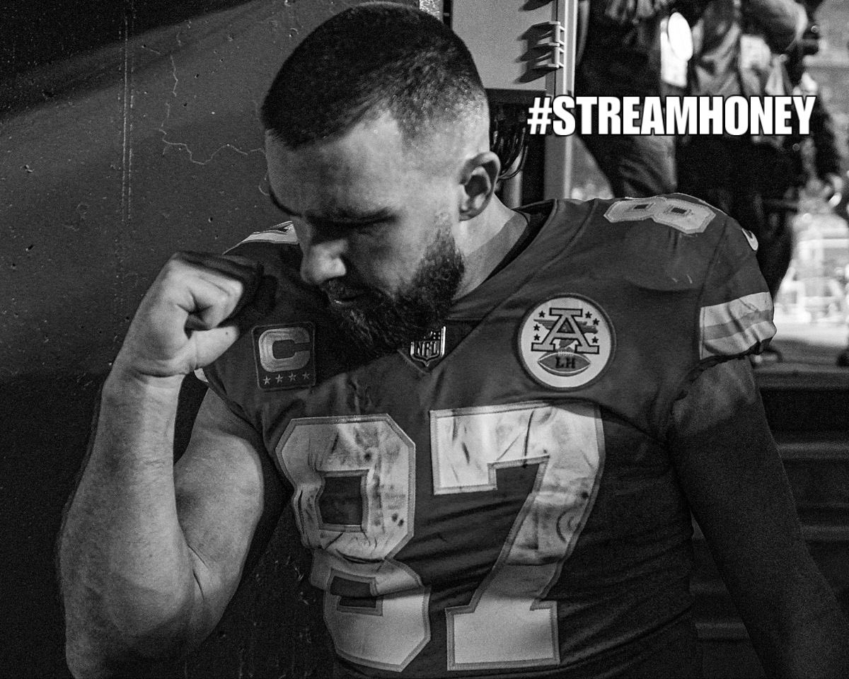 legallyswift89's tweet image. I know my love should be celebrated but you should also #StreamHoney 🍯