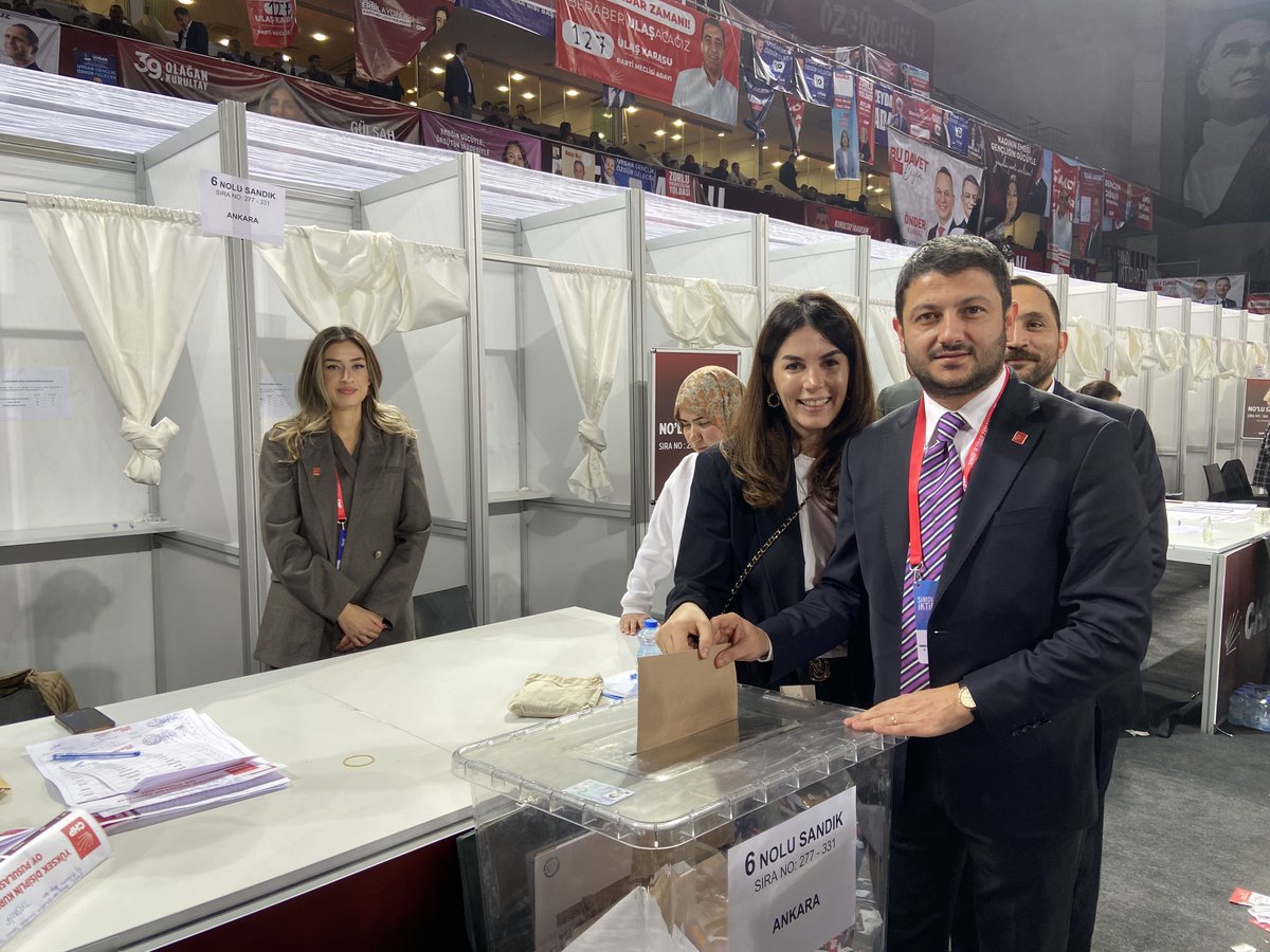 39. Olağan Kurultayımızın son gününde; Parti Meclisi, Yüksek Disiplin Kurulu ve Bilim, Kültür, Sanat Platformu seçimlerinde oyumu kullandım.

Örgütümüzün iradesiyle, Genel Başkanımız Sayın <a href="/eczozgurozel/">Özgür Özel</a>'in liderliğinde iktidar mücadelesini büyütmeye devam edeceğiz.

Kurultayımız