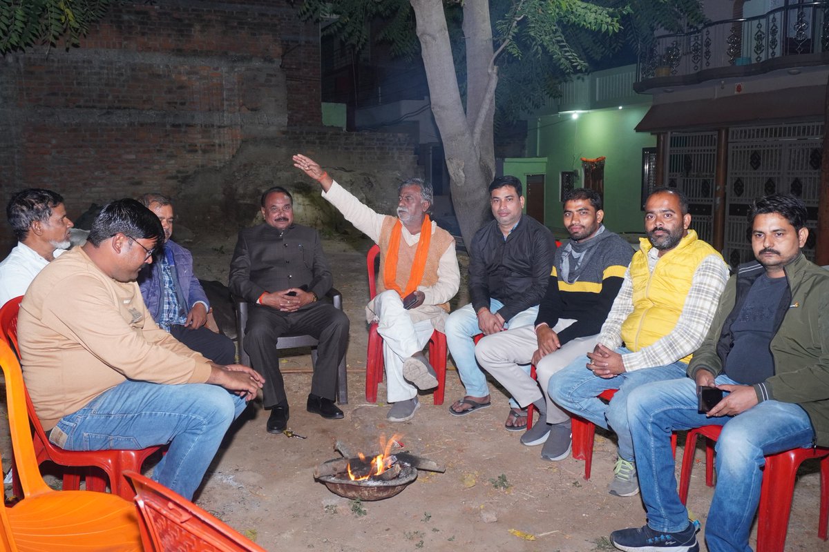 bpsvermabjp's tweet photo. आज संसदीय क्षेत्र जालौन की गरौठा विधानसभा के अंतर्गत समथर नगर में भाजपा किसान मोर्चा के जिला उपाध्यक्ष श्री मनोज तिवारी जी की पूज्यनीय माता जी के निधन की दुखद जानकारी मिलने पर उनके आवास पर पहुंचकर शोक संवेदना व्यक्त की। https://t.co/RpOSJbdo2i