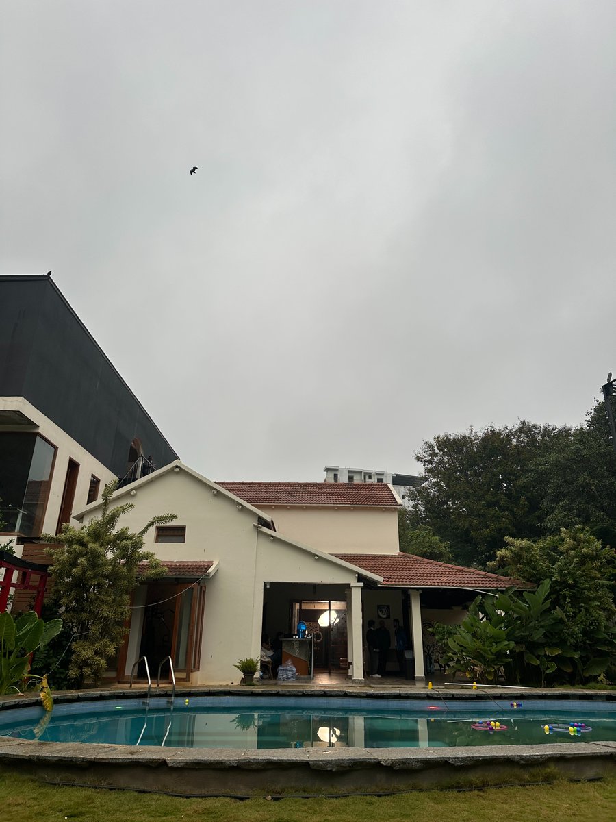 siddharth_hacks's tweet image. Volunteering here @ETHIndiaco Villa! 🏡

Good Vibes Only ✨