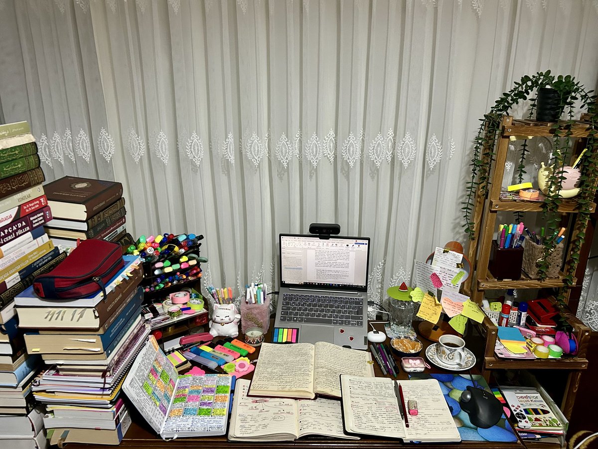 📍Akademik hayatımın gidişatı🤓👇🏻

Rica edeceğim
Bana “ne yapıyorsun” diye sormayınız :)

Dün ders çalışıyordum
Bugün ders çalışıyorum
Yarın da ders çalışacağım :)