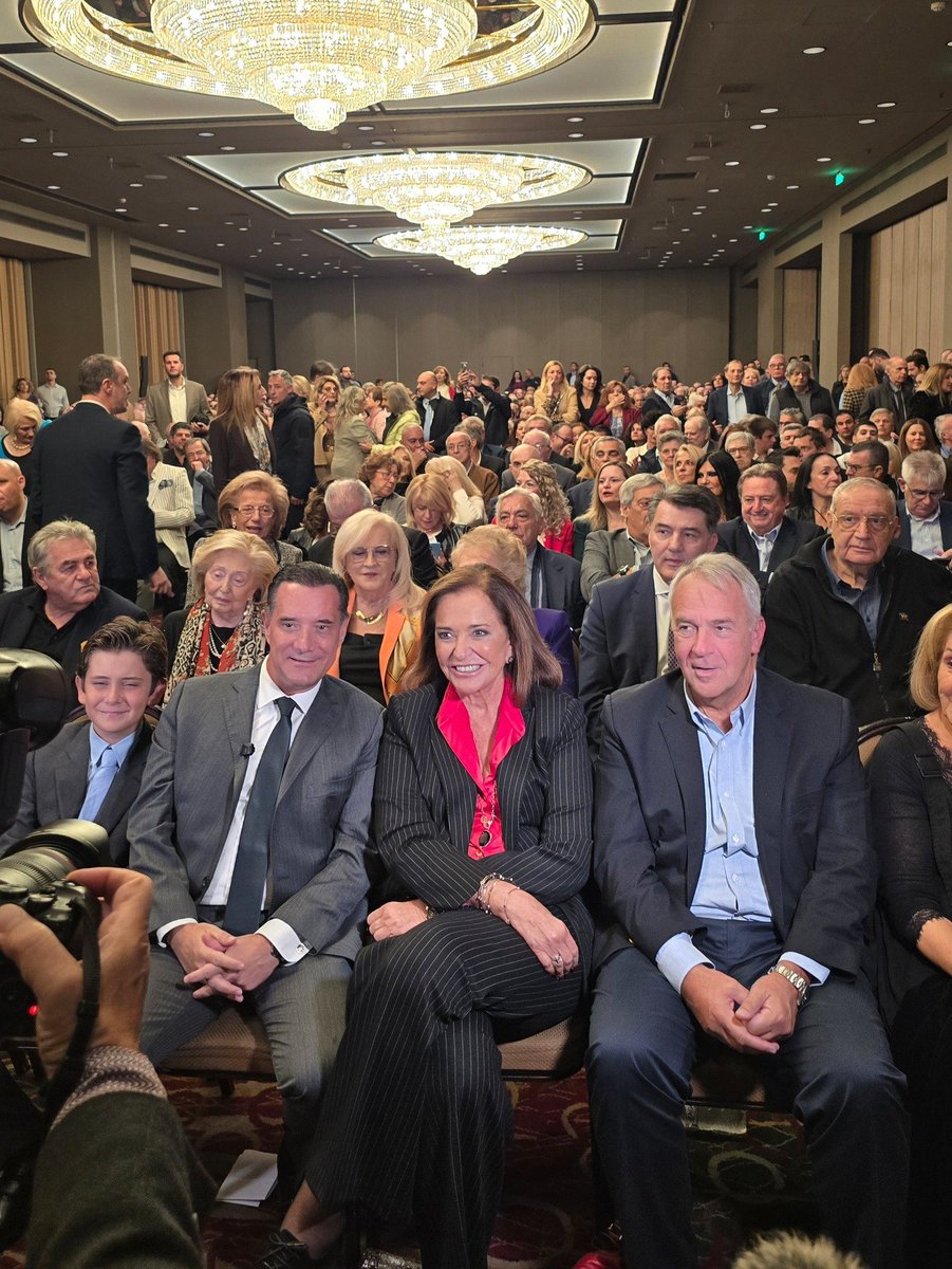 Σε μια κανονική χώρα αυτη η εικόνα θα ήταν από το ειδώλιο κατηγορουμένων στο δικαστήριο