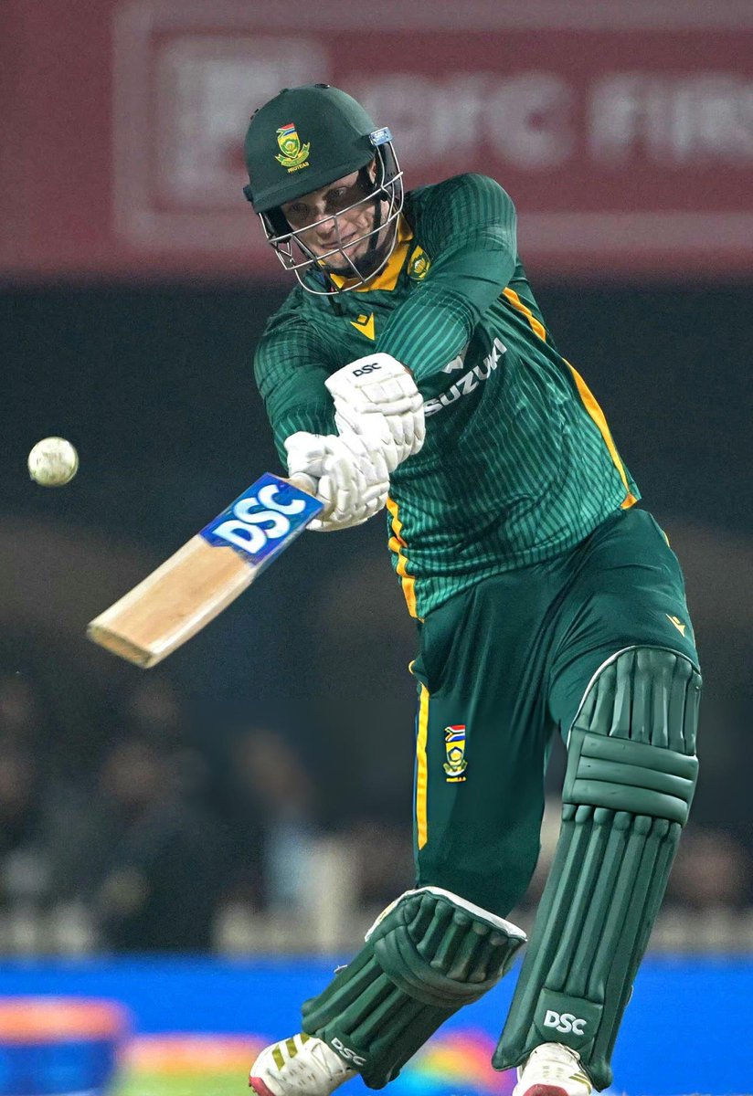 Aiden_K_Markram's tweet image. Things would&apos;ve looked a lot different had any of SA&apos;s top 3 played a little longer. Pitch got better as the game progressed.
Ind lead 1-0 in 3 match ODI series.
Good century from Virat.
Good fight from SA.