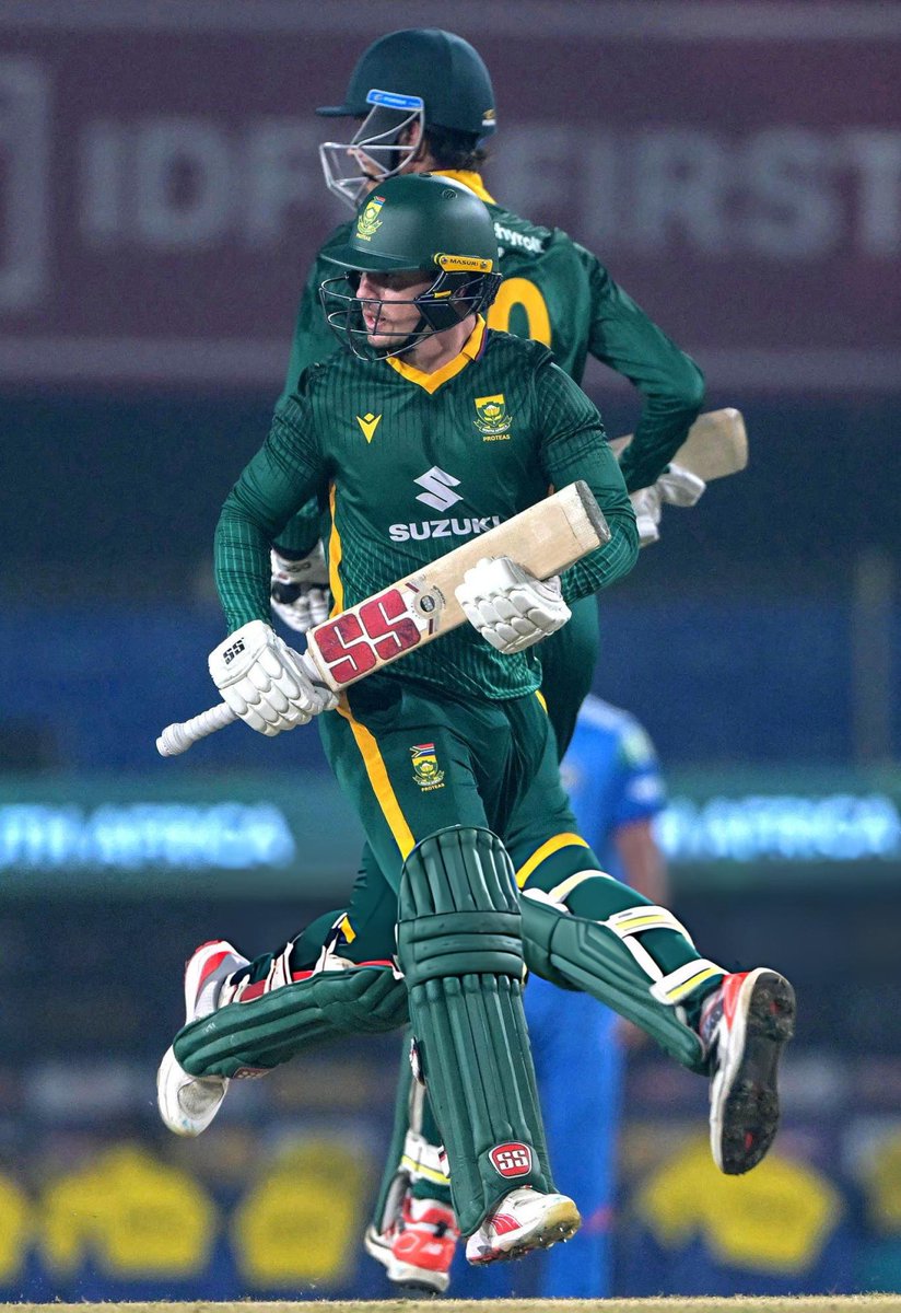 Aiden_K_Markram's tweet image. Things would&apos;ve looked a lot different had any of SA&apos;s top 3 played a little longer. Pitch got better as the game progressed.
Ind lead 1-0 in 3 match ODI series.
Good century from Virat.
Good fight from SA.