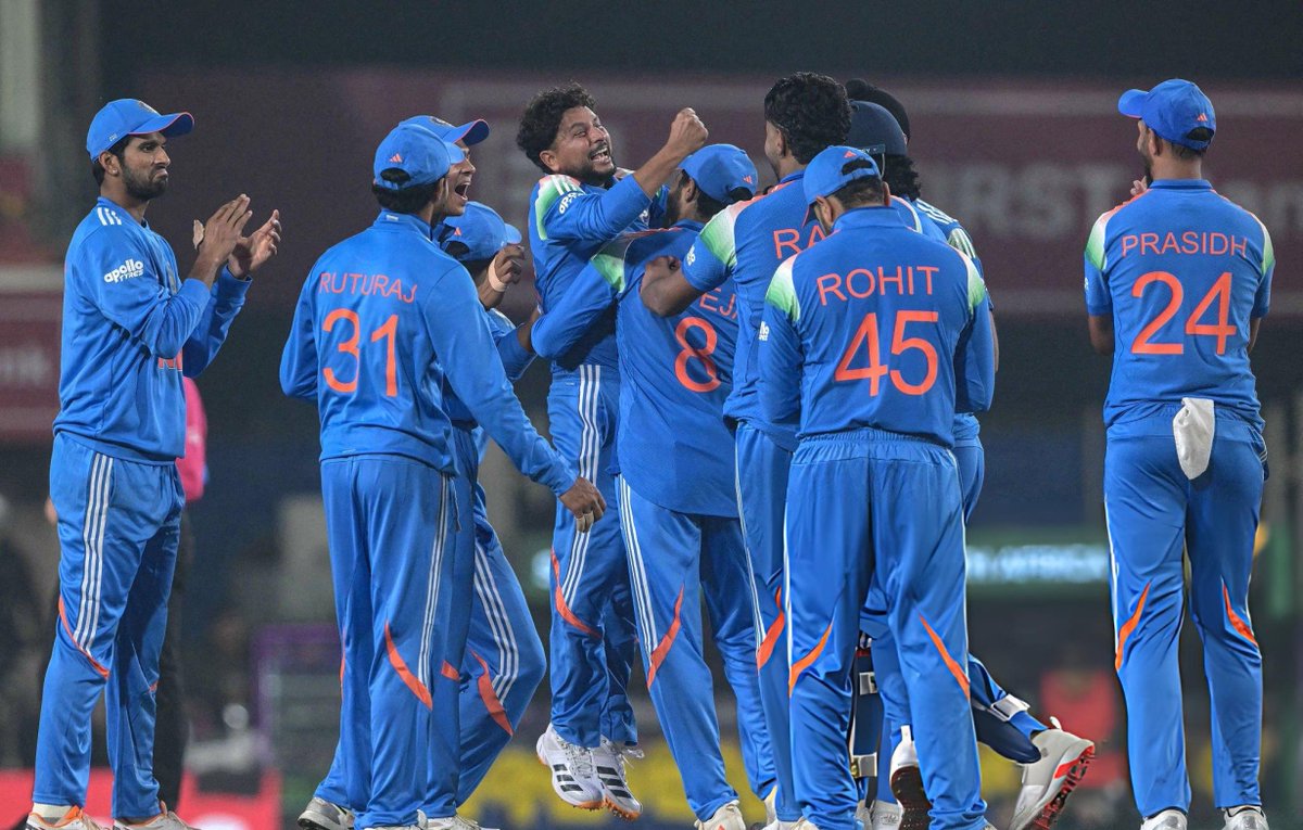 Aiden_K_Markram's tweet image. Things would&apos;ve looked a lot different had any of SA&apos;s top 3 played a little longer. Pitch got better as the game progressed.
Ind lead 1-0 in 3 match ODI series.
Good century from Virat.
Good fight from SA.