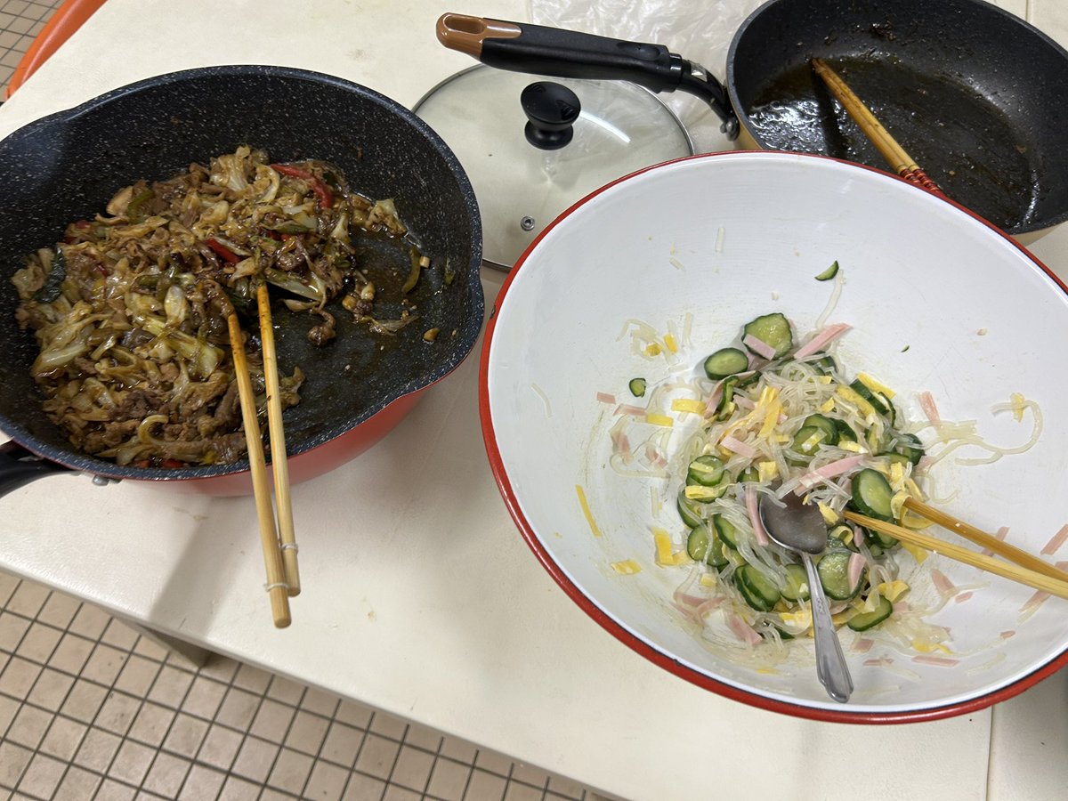 kc_cooking's tweet image. 11/28に活動を行いました🍂

・回鍋肉🍖
・バンサンスー🥒
・トマトサラダ🍅
・ホットケーキ🥞

おかずたっぷりで大満足です😋たくさんのご参加ありがとうございます！
#KC #春から神戸女学院