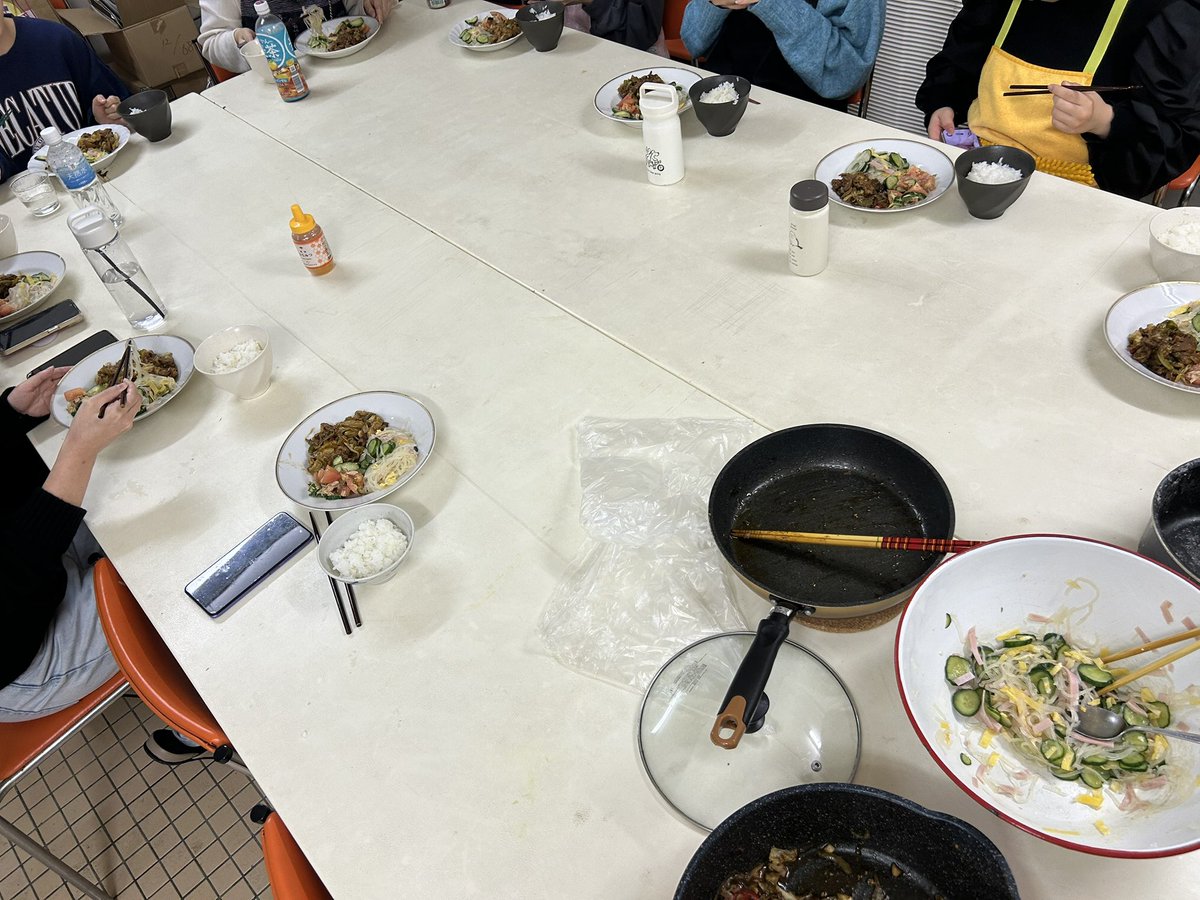 kc_cooking's tweet image. 11/28に活動を行いました🍂

・回鍋肉🍖
・バンサンスー🥒
・トマトサラダ🍅
・ホットケーキ🥞

おかずたっぷりで大満足です😋たくさんのご参加ありがとうございます！
#KC #春から神戸女学院