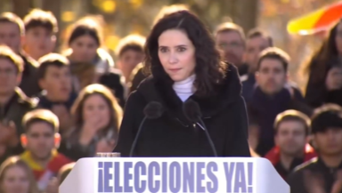 Una oportunidad para que nos quitemos a la flipada esta de encima es que fuera candidata a Presidenta del Gobierno de España, nos la quitábamos los madrileños y el resto del país pq no ganaba ni de coña. Ella lo sabe y no va a llegar a eso, se "conforma" con enredar. 
ERES MALA.