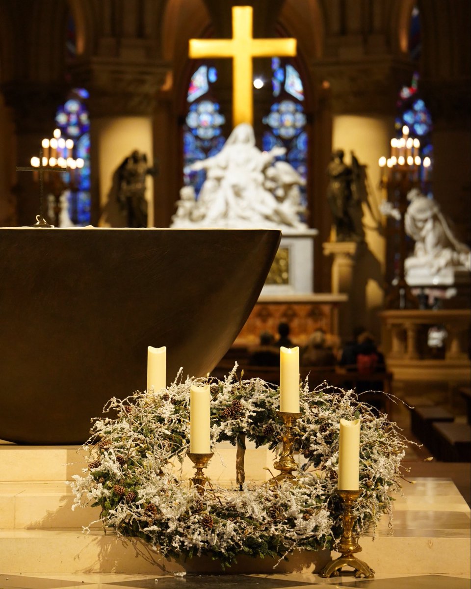 🕯️Aujourd'hui, premier jour de la
nouvelle année liturgique, nous entrons dans le temps de l'#Avent, temps durant lequel nous nous préparons intérieurement à célébrer #Noël, moment où Dieu s'est fait homme à travers l'Enfant Jésus.
🙏En ce premier dimanche de l'Avent, l'Eglise