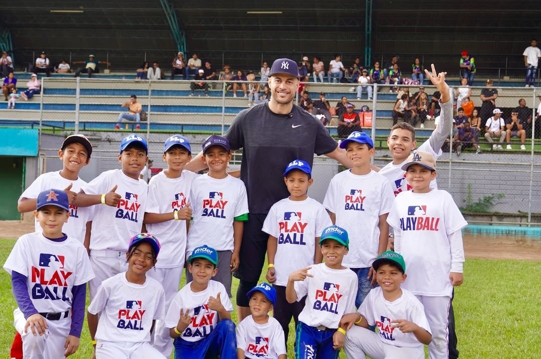 💪GIANCARLO STANTON EN MEDELLÍN

En clínica liderada por Giancarlo Stanton, el pelotero de los Yankees compartió con más 150 niños en compañia de la MLB y la Federación Colombiana de Beisbol. Un día inolvidable para nuestros peloteritos.

Fotos: <a href="/FCBeisbol/">Federación Colombiana de Béisbol</a>