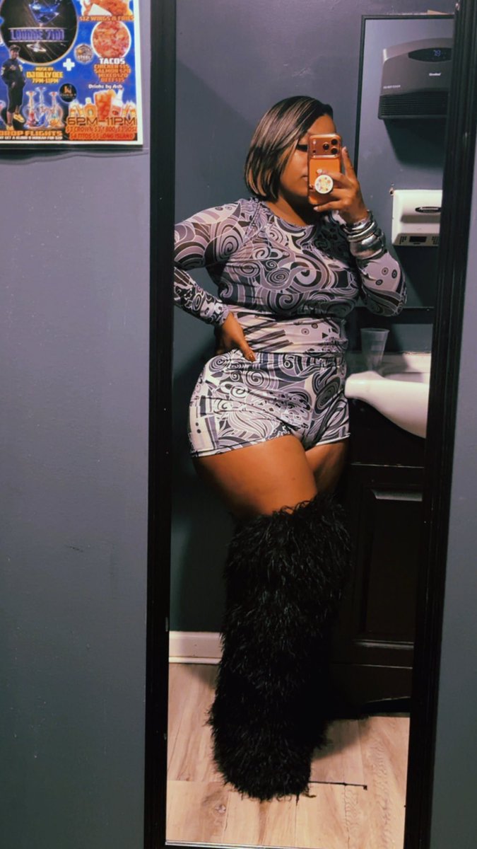 laelaraeee's tweet image. Big mama fr.💕