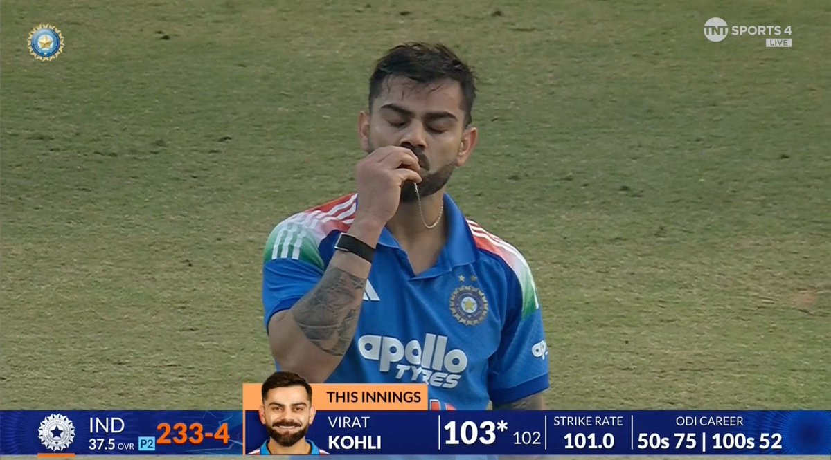 GetHelpAryan's tweet image. Most MOTMs vs South Africa

Virat Kohli : 11
.
.
Steve Waugh : 7
Sachin Tendulkar: 6
Kevin pieterson : 6