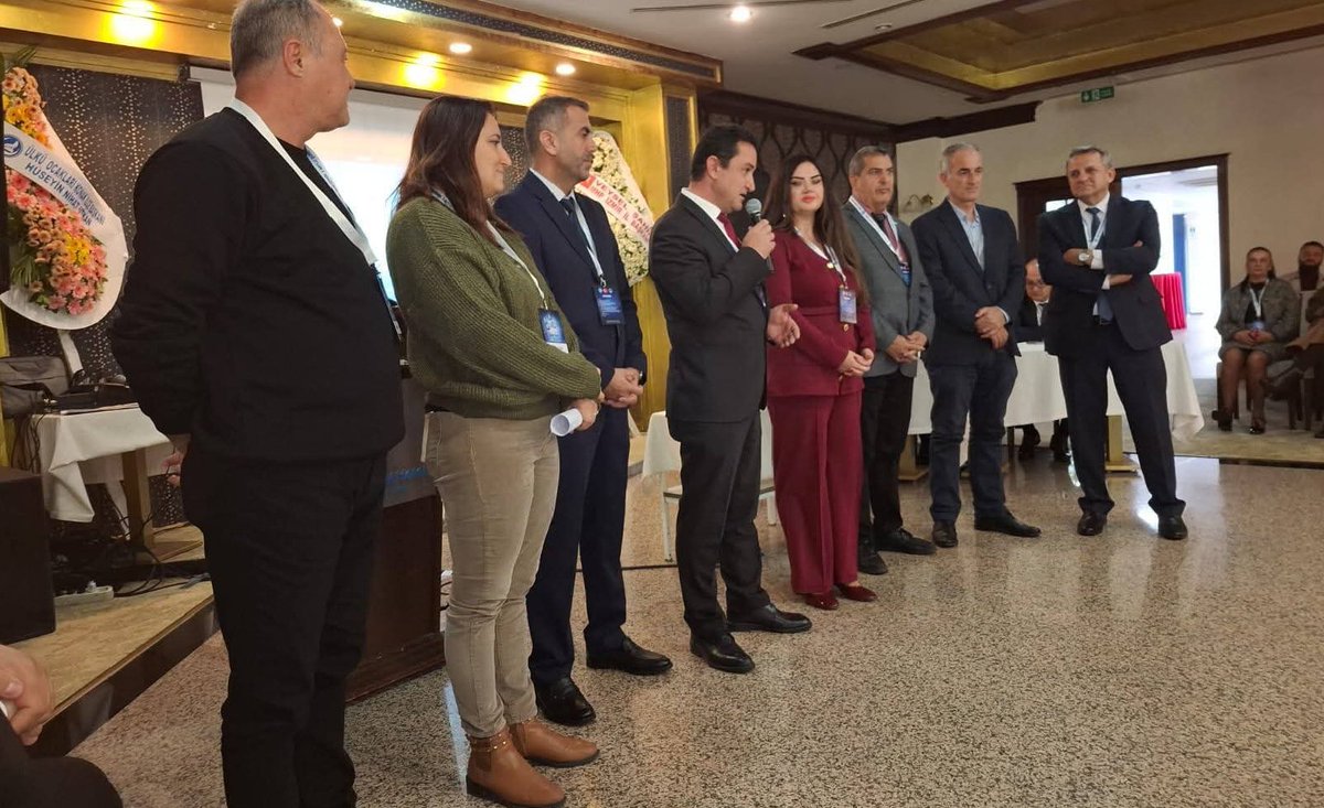 Türk Eğitim Sen İzmir 3 nolu Şubemiz 8.Olağan Genel Kurulunu gerçekleştirdi. 
Ömer Yıldırım Başkanımza emekleri için teşekkür eder, Mesut Demirci  Başkanımıza ve Yönetimine başarılar dileriz.