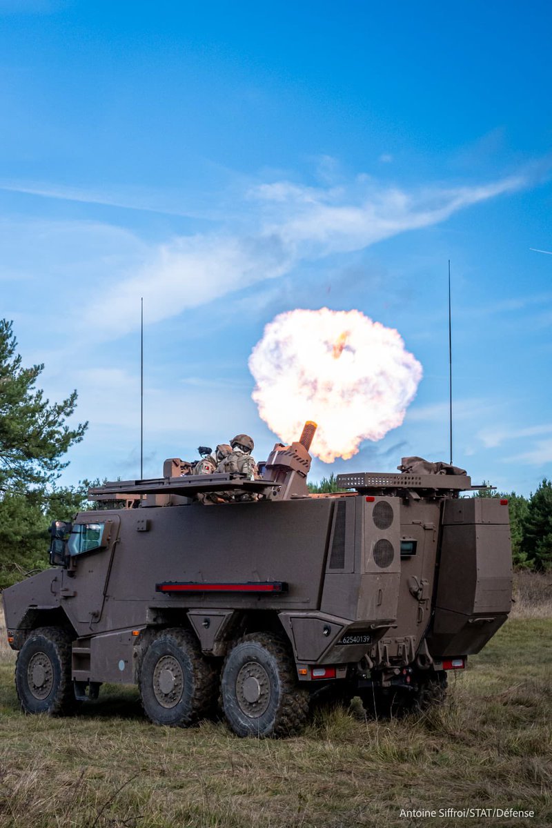 35eRAP_CDC's tweet image. Dans le cadre de l’exercice #SJO25, le 35e RAP déploie l’ensemble des moyens de la chaîne artillerie en appui des unités de la @11eBP. 

#SJO25 participe à la construction de l’armée de Terre du futur : connectée, interopérable et prête au combat de haute intensité.