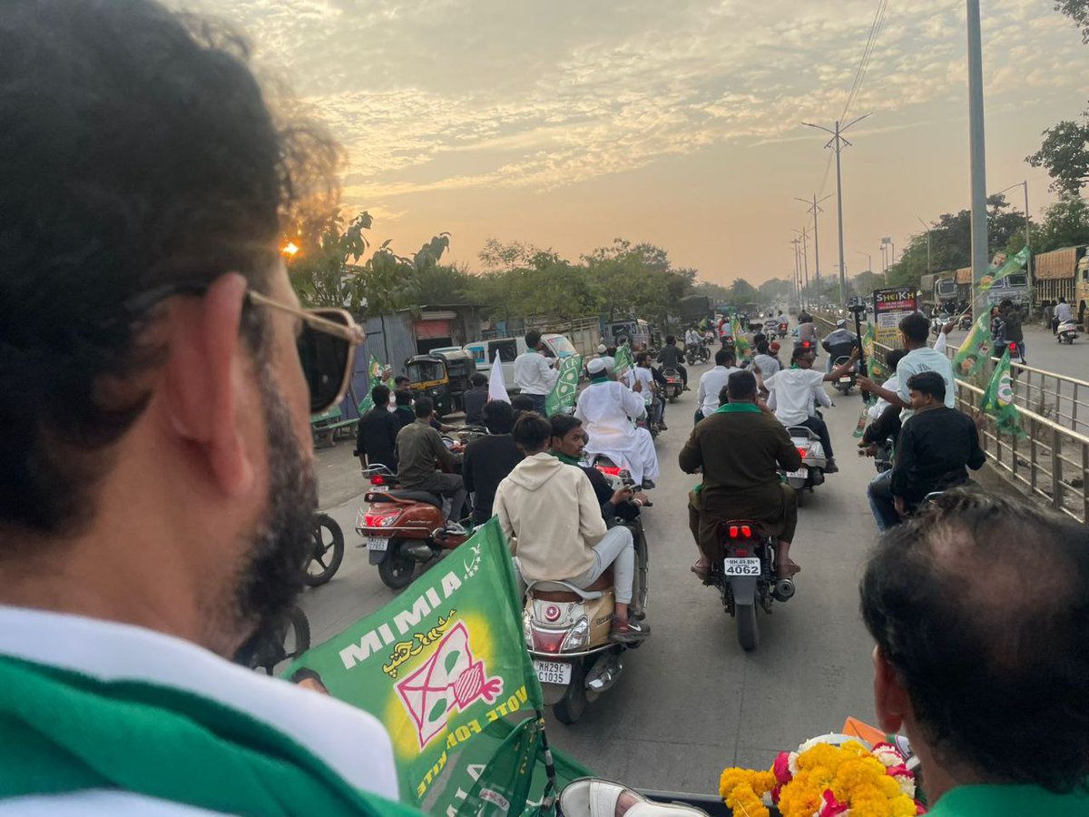 महाराष्ट्र नगर परिषद चुनाव 2025: AIMIM के राष्ट्रीय प्रवक्ता और पूर्व विधायक जनाब वारिस पठान साहब ने यवतमाल में एक भव्य रोड शो निकाला और कॉर्नर मीटिंग को संबोधित किया।
 जनाब वारिस पठान ने यवतमाल, महाराष्ट्र की आवाम से 2 दिसम्बर को पतंग निशान पर बटन दबाकर AIMIM के उम्मीदवार को