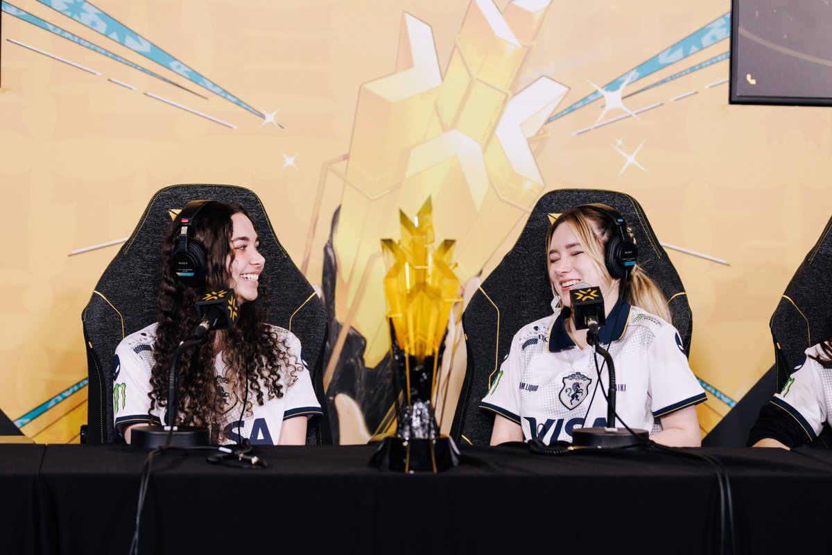 acervotl's tweet image. Namore alguém que te olhe e te apoie como a
@isaavlr e a @daikifps fazem 💗🩵 

Parabéns para o casal mais amado do #VCTGamechangers, que conquistou o ápice em conjunto 🏆🌍.

Pessoas LGBTQIA+ também merecem e estão no topo do mundo. Obrigada por inspirar tanta gente🥹🫶

Em 4K✨
