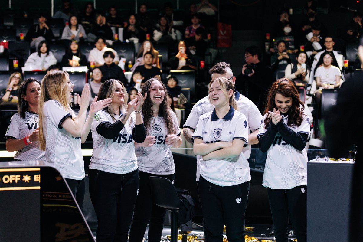 acervotl's tweet image. Namore alguém que te olhe e te apoie como a
@isaavlr e a @daikifps fazem 💗🩵 

Parabéns para o casal mais amado do #VCTGamechangers, que conquistou o ápice em conjunto 🏆🌍.

Pessoas LGBTQIA+ também merecem e estão no topo do mundo. Obrigada por inspirar tanta gente🥹🫶

Em 4K✨