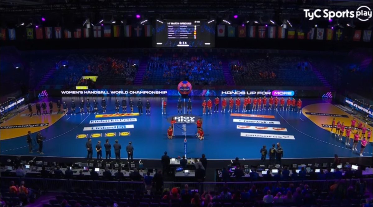 TyCSportsPlay's tweet photo. ¡Ya juega La Garra! Argentina 🇦🇷 y Austria 🇦🇹 se enfrentan por la segunda fecha del Mundial de Handball Femenino 2025. Mirá el partido por TyC Sports Play acá: https://t.co/nKYSRJVz93 📲💻
#HandballEnTyCSports https://t.co/Ul5vVsvdLE