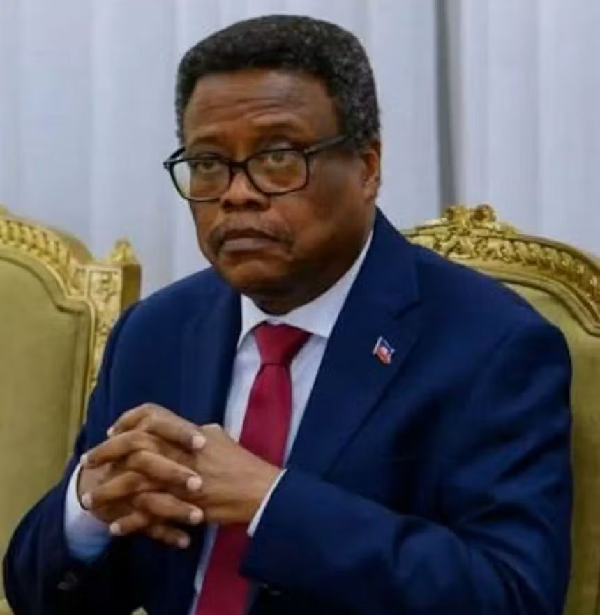 LeBainetien's tweet photo. Alors que Pont sondé et Bercy replongent dans une nouvelle nuit de terreur, Fritz Alphonse Jean parle comme un simple citoyen : le sang continue de couler et accuse le gouvernement d'incapable d’assurer la sécurité des habitants malgré les moyens déjà mobilisés. https://t.co/nQfpI9hlcd