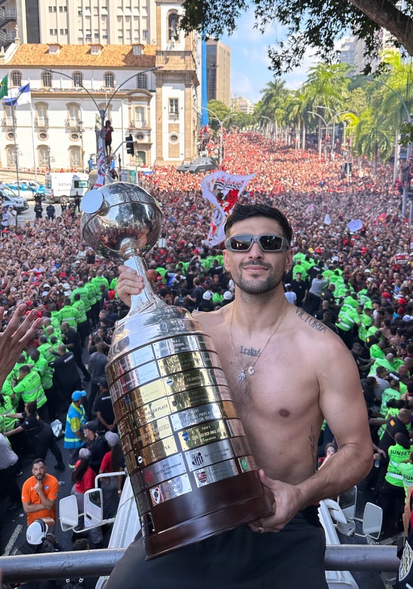 eiiarrascaeta's tweet image. ele sabe que é gostoso