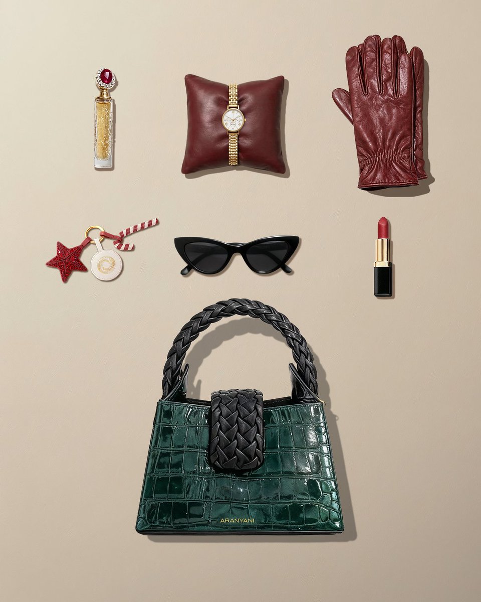 AranyaniRetail's tweet image. Making the holidays the most stylish tradition of all. Check out our limited Christmas release at out Bruton Street boutique to make it part of your new traditions.
zurl.co/az0Ff 

#luxurywithpurpose #handcraftedluxury #consciouslymade #madeinatelier #minibags