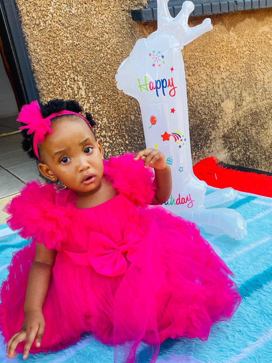 oddosekgala's tweet photo. Happy one year birthday to my grandchild Batsile Sekgala 🥰📍🥳🎉🎊🎈💃🏽💃🏽 o hola le @cadamgaga https://t.co/495y6qi5Bl