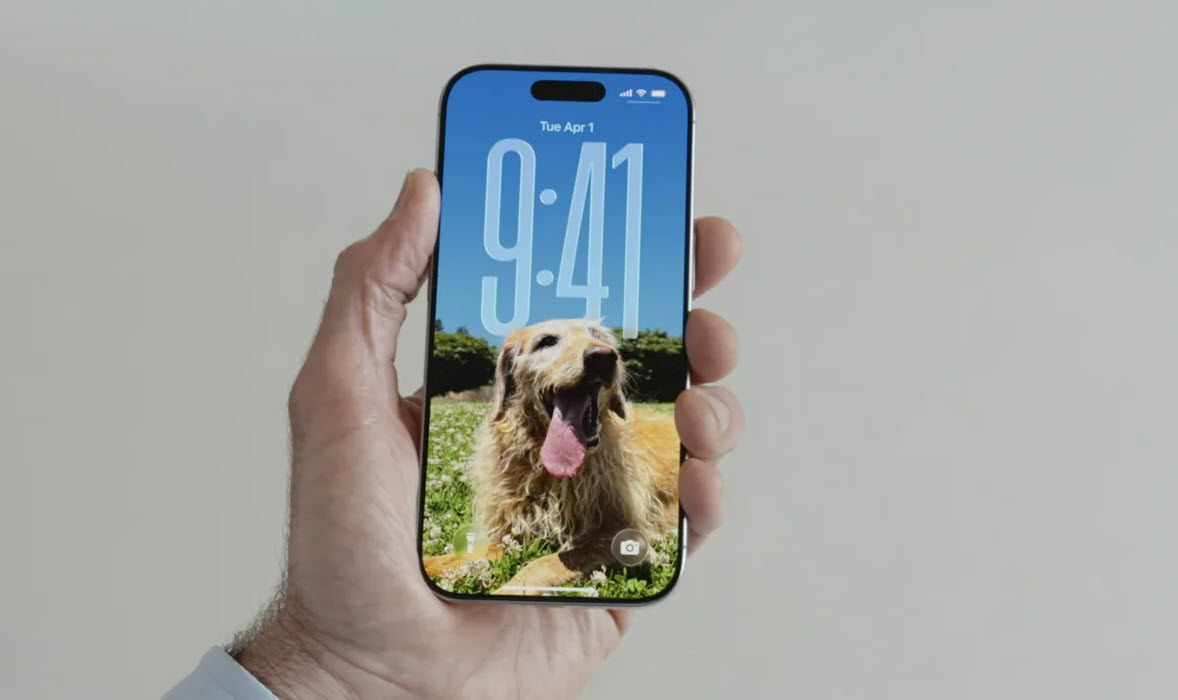 revealtech's tweet image. Your iPhone&apos;s lock screen just got a glow up! Learn how iOS 26 lets you build a custom lock screen that fits your style…no app needed. loom.ly/vstGXqg #AppleTips #iPhoneHacks #Customization