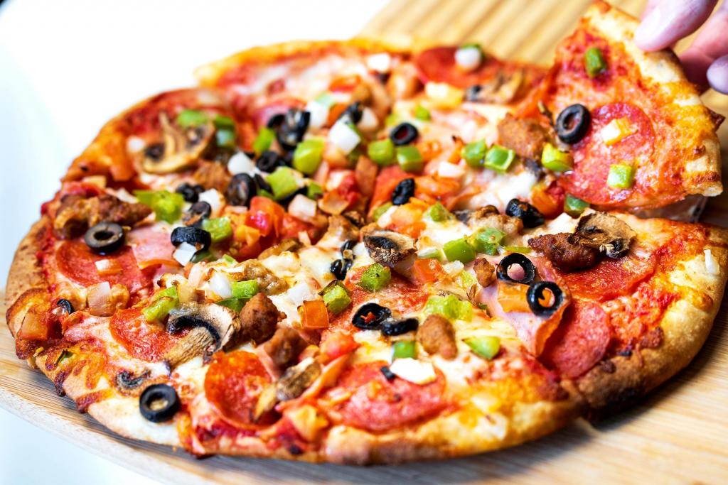 TGGEauClaire's tweet image. 🤼🏆🍺The Growler Guys Brewery Battle Week 4
This week&apos;s flight:
&quot;Flavor Forward&quot;
Get the flight for $6 and Vote for your favorite. ENDS TODAY!
🍕 1/2 Price Pizzas All Day at TGG!🍻 
Buy a Pint and get a pizza for half off (dine-in only)
#pizza #craftbeer