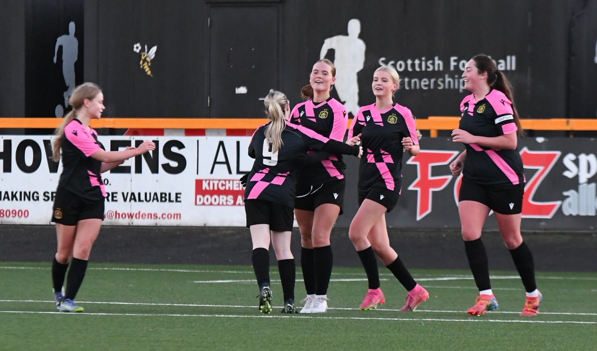 Niamh McAleer heads home for <a href="/Dumbartonfc/">Dumbarton FC</a> Ladies in today's <a href="/RegionalSWFL/">Scottish Women's Football League</a> Central/West match with <a href="/AlloaAthWFC/">Alloa Athletic Women FC</a>