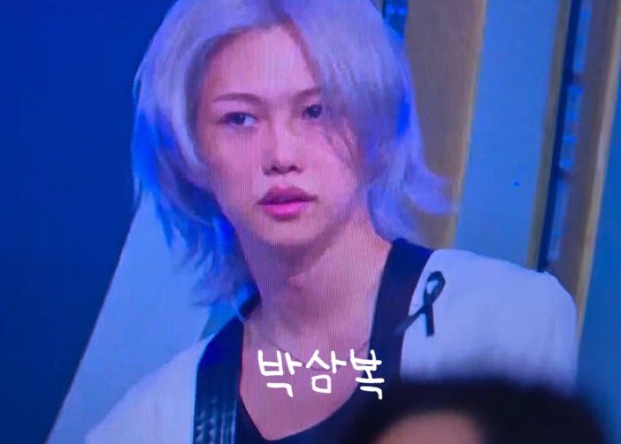 YONGLlXIE's tweet image. barefaced and with his hair undone, felix is just effortlessly pretty