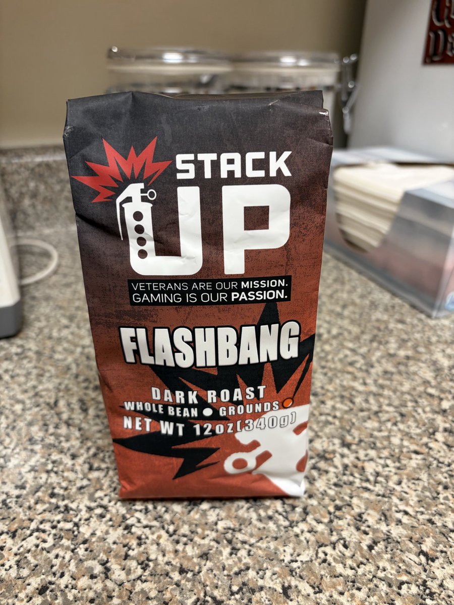 LadyValkyrie96's tweet image. Home after an amazing trip home to see the family for the Holiday.🥰
Bonus Score - Delivery Day!!☕️☕️
Time to crack this baby open!
Remember - every bag of Flashbang 💥supports @StackUpDotOrg 
Grab yours today!
🔗 selfrezcoffee.com/products/flash…
#coffee #brew #flashbang  #drivenbypurpose