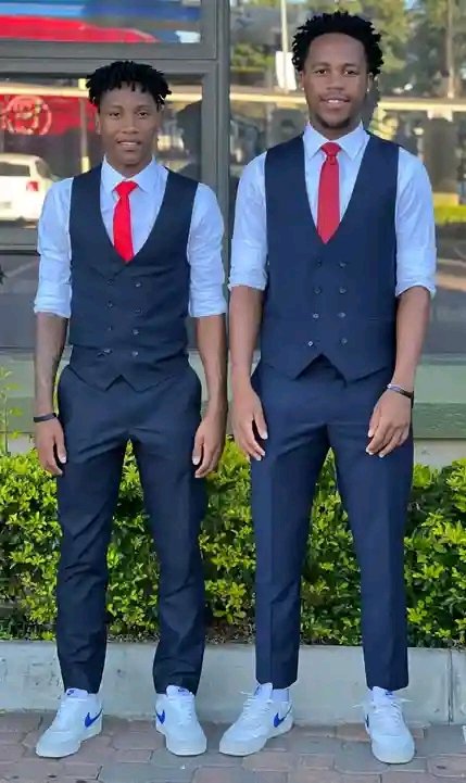 loydarnold114's tweet image. Too much quality in one frame🖼 

Puso x Lebone.✨️🙌🔥