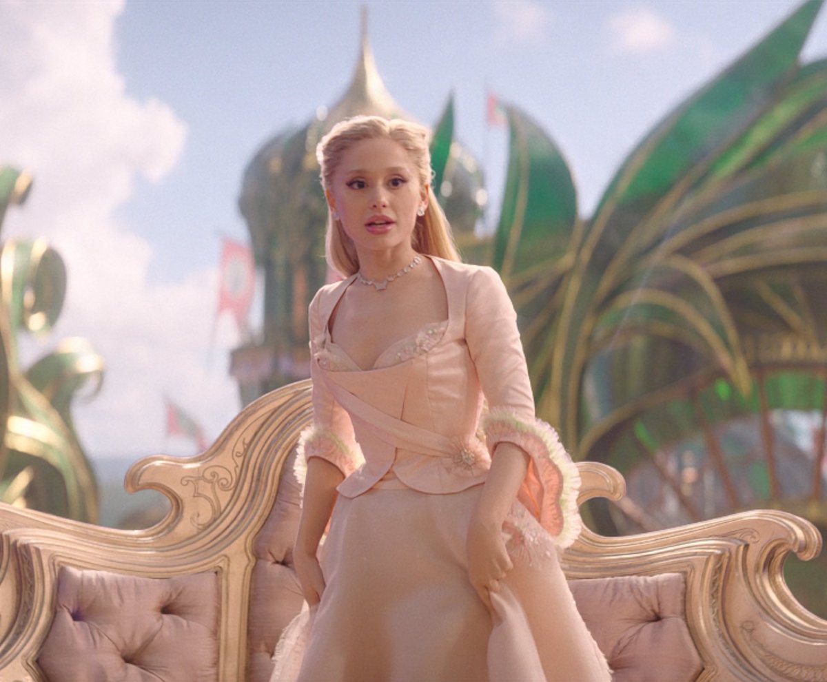 wicked_updates's tweet image. Paul Tazewell shares a look at the design of Glinda’s ‘dandelion’ dress

(Via IG)