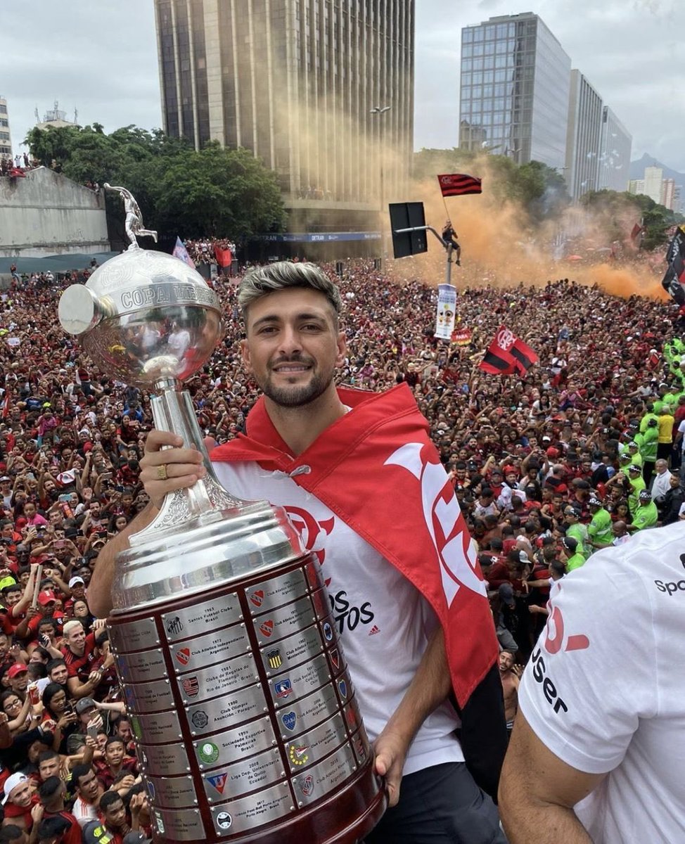 tit0cria's tweet image. Eu vejo o futuro repetir o passado …