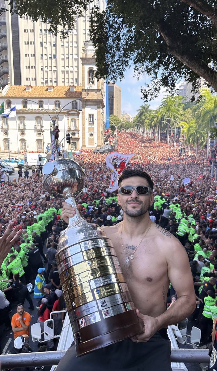 tit0cria's tweet image. Eu vejo o futuro repetir o passado …