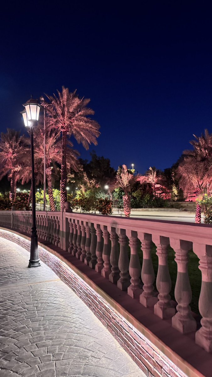 I8Rema's tweet image. التطوير بطابع سعودي اصبح بصمه جمالية فريدة .
إرتقى ليصبح معياراً تُقاس به جودة بنية الدول 
فكلما قارنتُ ما نملك بما لدى غيرنا ، ازداد يقيني بإن الطابع السعودي في العمارة و العمران يهتم بأدق التفاصيل ، خارجياً و داخلياً ، ليصنع جمالاً لا يشبه سواه و أؤمن ان هذا الطابع الاصيل يستحق…