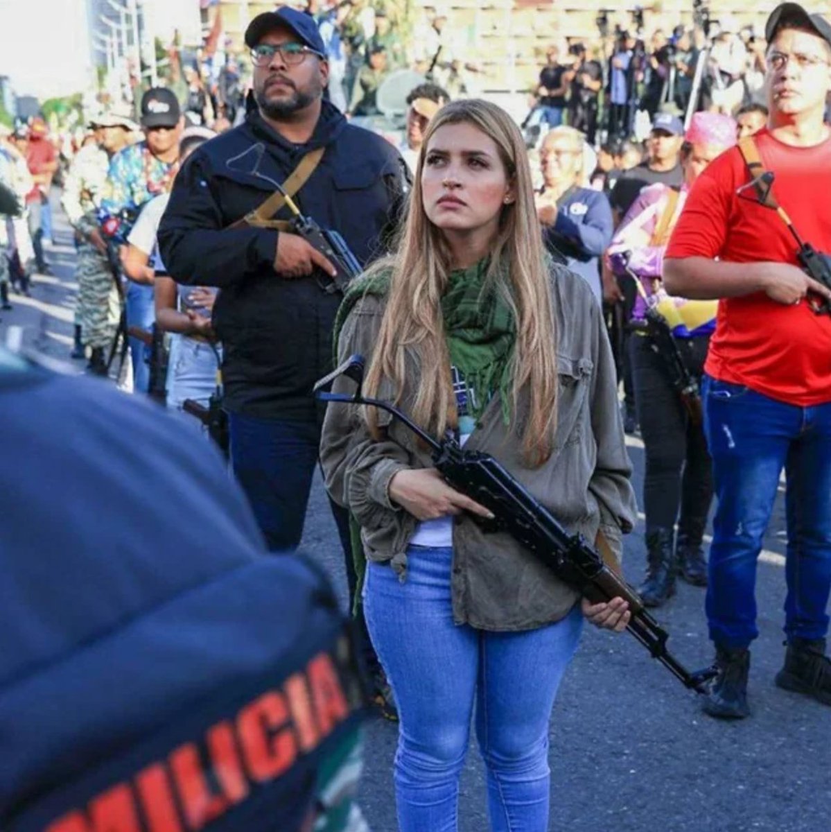 thatdayin1992's tweet image. Venezuelan citizens are joining local militias to defend their homeland from illegal US attacks. 

I salute and support the courageous and honorable people of Venezuela who are defending their homeland against American terrorists.