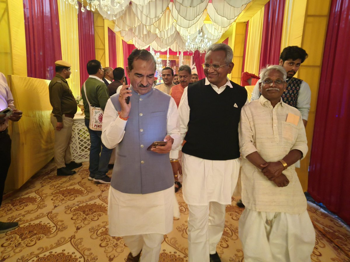 AduramMeghwal01's tweet image. 📍 पाली

भाजपा प्रदेशाध्यक्ष माननीय श्री मदन राठौड़ जी के सुपुत्र श्री श्रेयांश राठौड़ के विवाह समारोह में सम्मिलित होकर परिवार को शुभकामनाएँ प्रेषित की।

इस दौरान कई गणमान्य जनों से भी आत्मीय भेंट हुई।

#Palí