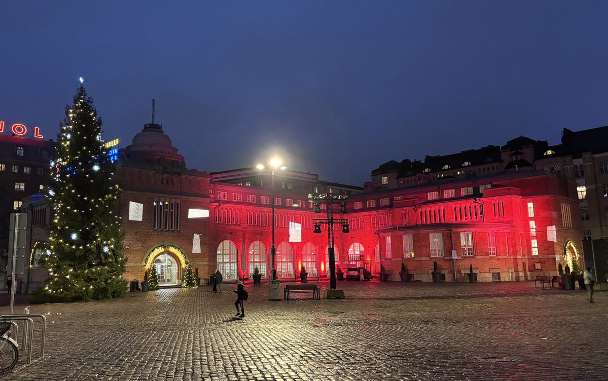 Marraskuun pimeys kaipaa valoa #Helsinki ❤️