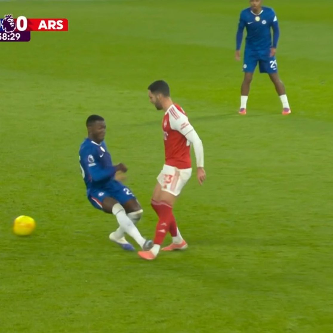 𝗦𝗨𝗥𝗩𝗘𝗬: Would you give a yellow or red for this challenge?