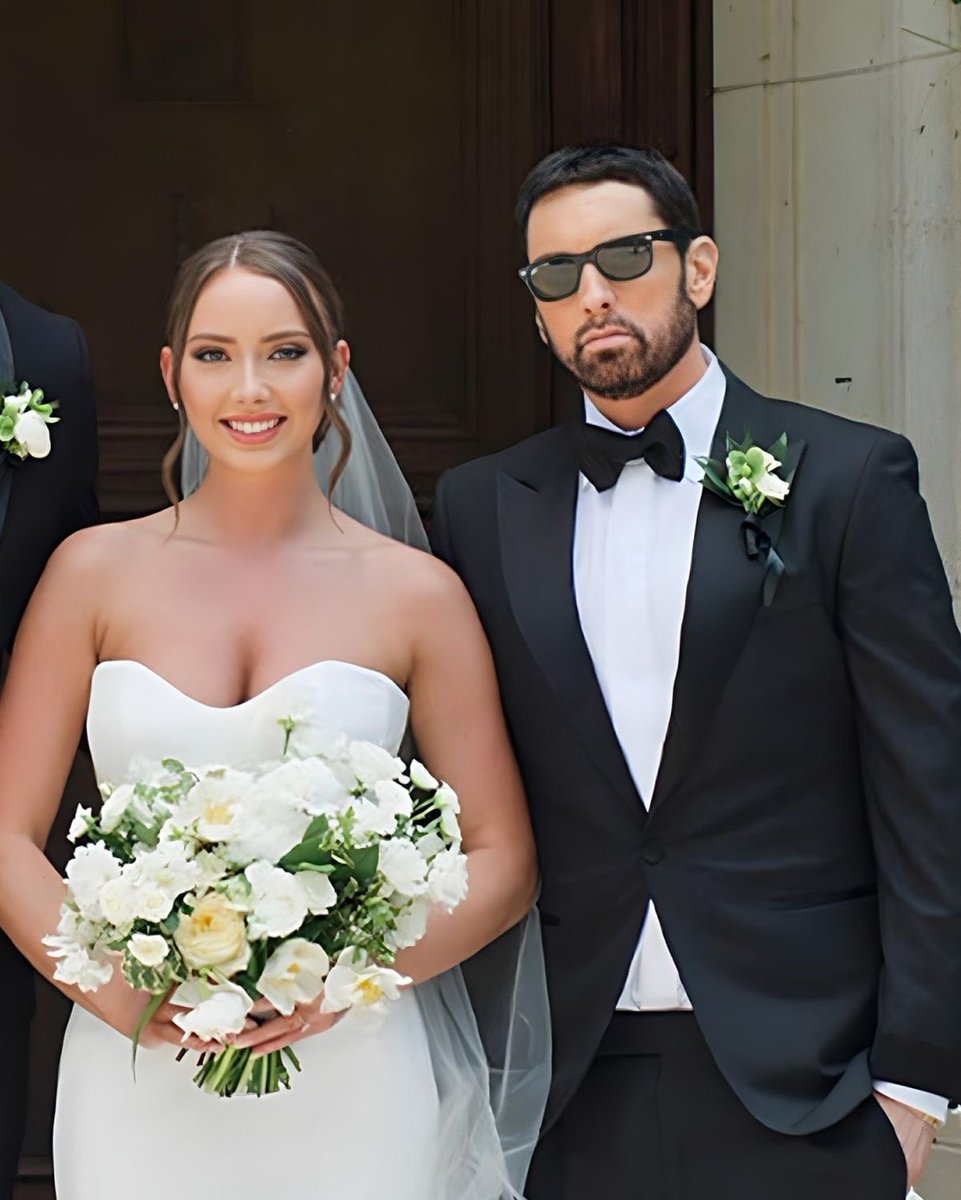 FrenchRapUS's tweet image. 🚨 MAGNIFIQUE GESTE ! 

Eminem et sa fille viennent de rembourser 700.000€ de dettes de cantine dans 103 écoles, afin qu’aucun enfant ne se retrouve à l’école le ventre vide 🙏