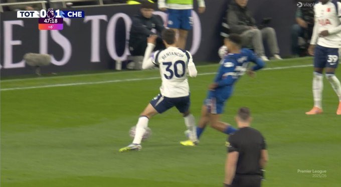 Nino12x's tweet image. Yellow Card                 Red Card