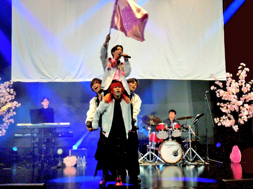 okakingdom's tweet image. バースデーライブ無事に終了しました。
チームムコムコ、関係者の皆様、そしてなによりご来場いただいた皆様。本当にありがとうございました！
ここ最近、僕は人の生き方、人生こそが最高のエンタメだと思います。僕の人生というエンタメに関わってくださっている全ての方に最大級の感謝を。ありがとう