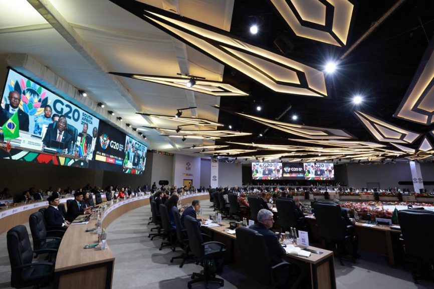 SurenNaidoo's tweet image. WATCH: #Ramaphosa to talk to the nation about SA’s Presidency of the #G20 #MoneywebNews  moneyweb.co.za/news/south-afr… via @Moneyweb