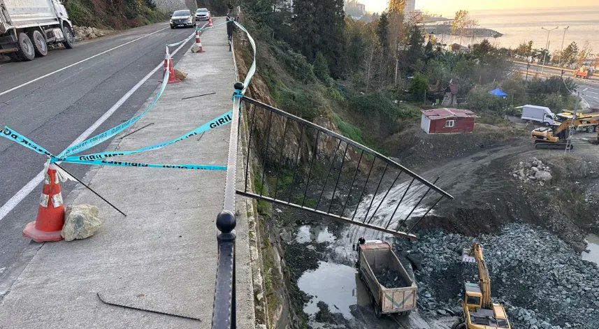 rizetakip.com/Haber/rize-de-…
Rize’de Araç Uçuruma Düştü: Olay Yerinden Yeni Fotoğraflar Geldi