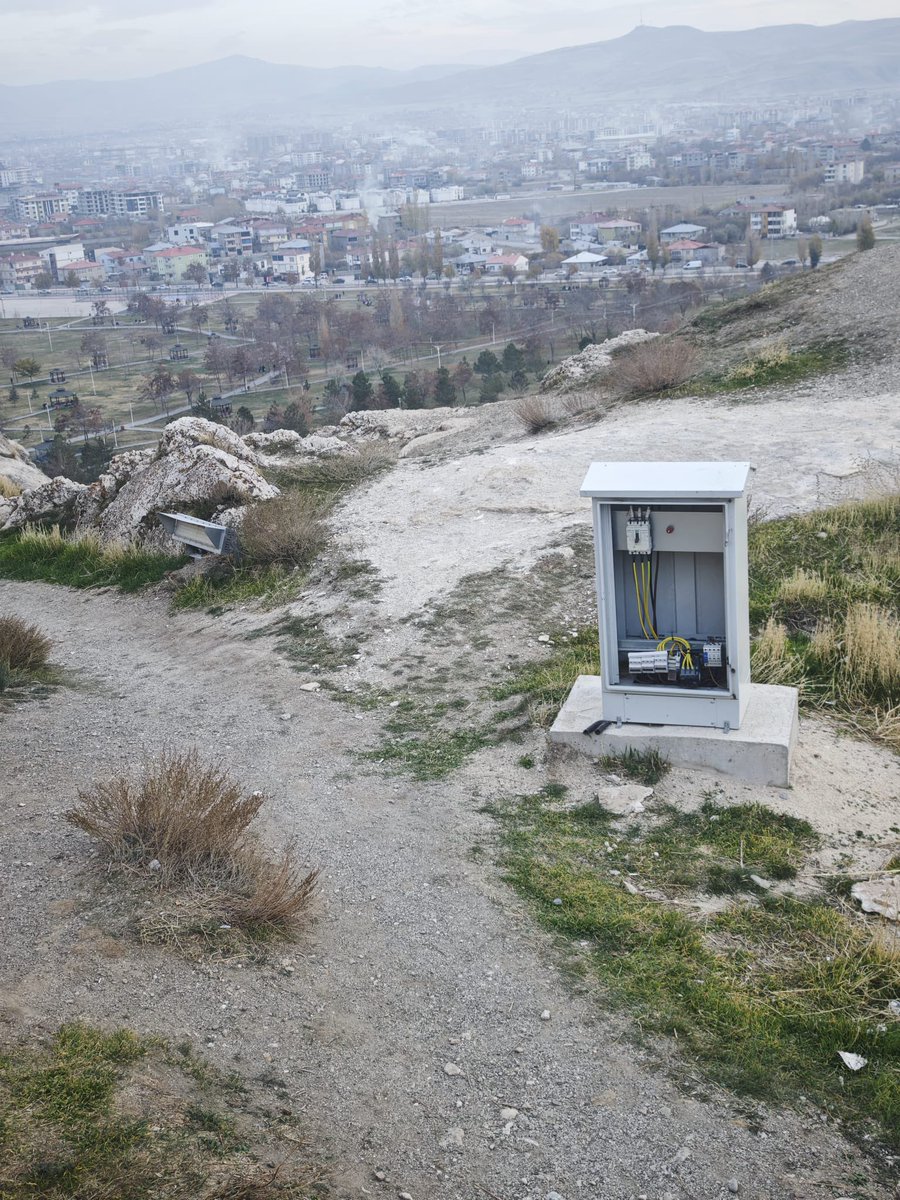 Çocukluğumuzun geçtiği, Van'ın en büyük tarih turizmi lokasyonlarindan biri olan Van Kalesini restorasyon çalışmasından sonra ilk defa gezme fırsatı bulduk. 3 bin yıla yakın bir geçmişe sahip olan Van Kalesinin restorasyonu mühendisliğin mihenk taşı olan estetik, güvenlik ve