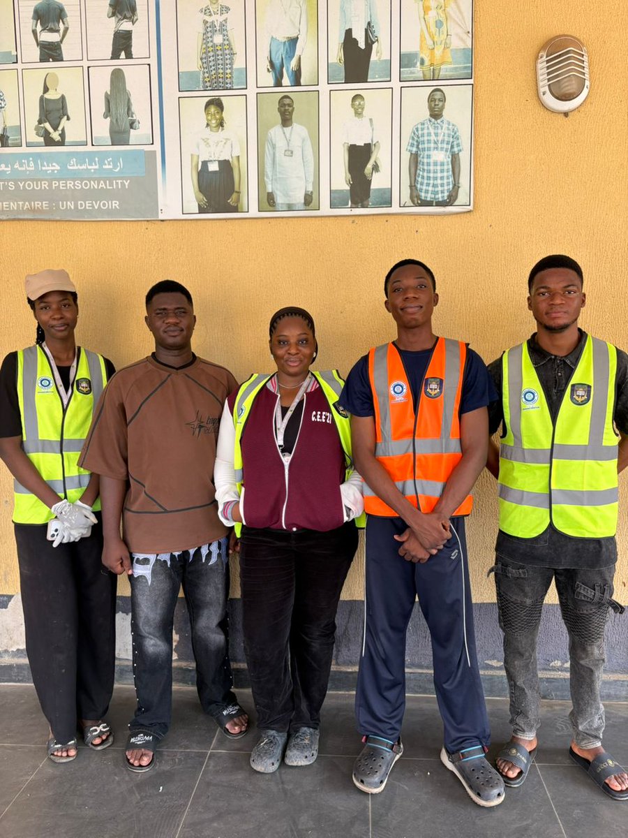 Ajani_md's tweet photo. Not leaving the faculty littered, we held out monthly Dirts must go program and it was a success. 

December will surely be adventurous, fun and memorable... Anticipate 🐜 

#ProgressiveandUnityera https://t.co/FKrdEfEkOf