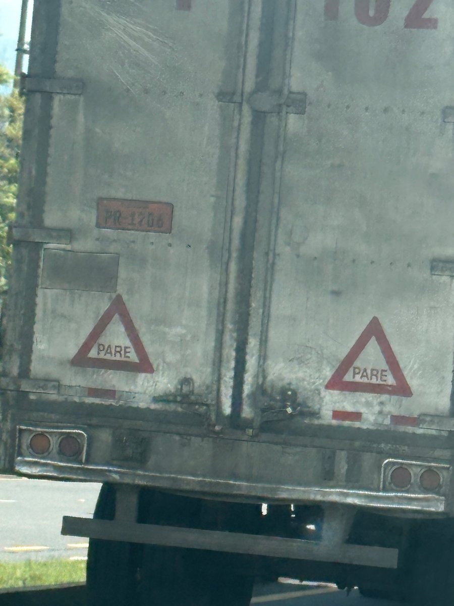 Un cursito de manejo al camión del <a href="/SupermaxiEcu/">Supermaxi Ecuador</a> al que no le importa bajar a toda velocidad en la General RUMIÑAHUI <a href="/AMT_Quito/">AMTQuito</a>