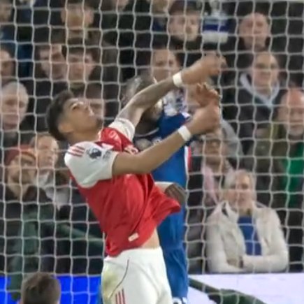 Santoss_CFC's tweet image. I’ve seen Chelsea players get sent off for this recently.

But because this one is against us, suddenly it’s not a red.